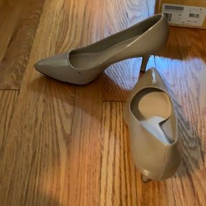 Nude patent, Bella Vita, pumps size 9.5